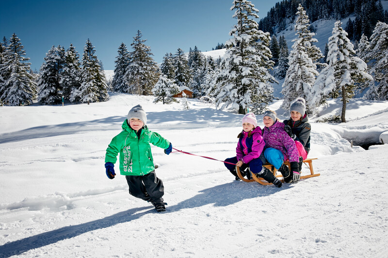 Stoos im Winter (Schwyz) – verschneites Dorfpanorama