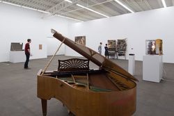 Installation view, 'Und weg mit den Minuten. Dieter Roth und die Musik', Hamburger Bahnhof – Museum für Gegenwart, Berlin