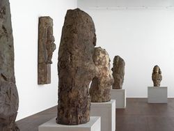 アート・デザイン・音楽 Hans Josephson\"Existenzielle Plastik\" Josephsohn vu par Albert Oehlen (Paris, France) | Arts review